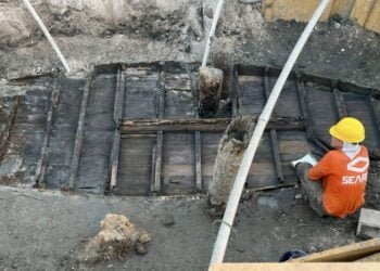 Workers unearth 19th-century shipwreck in St. Augustine, Florida