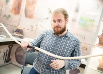 Specialists reconstruct an ancient Aryan bow