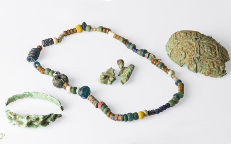 New Viking Age jewelry find delivered to archaeological museum on a platter