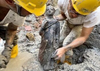 Archaeologists find 24 stunning ancient bronze statues, preserved in Tuscan spa