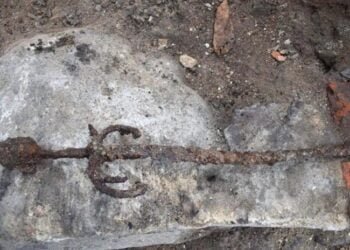 Archaeologists unearthed an early 17th century sword from the Kalmar War
