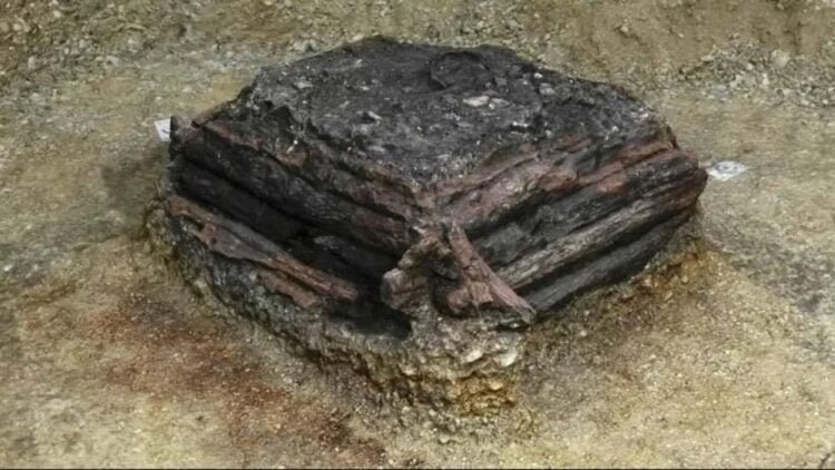 A well-preserved wishing well with ritual gifts discovered in Bavaria, Germany