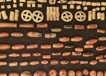 Archaeologists discovered gold necklaces in Bronze Age tomb