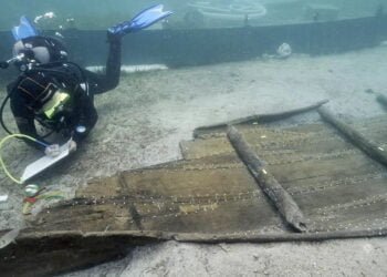 Divers are about to pull a 3,000-year-old shipwreck from sea