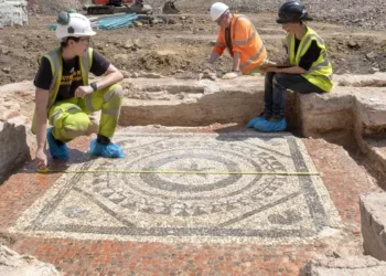 Astonishing Roman mausoleum unearthed in London
