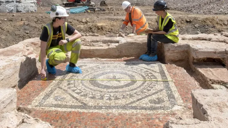Astonishing Roman mausoleum unearthed in London