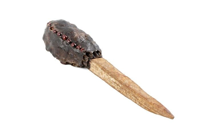 Non-Invasive techniques used to examine Australian Aboriginal knife