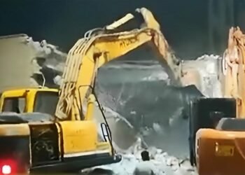 Demolition of 300-year-old minaret in Iraq for road expansion