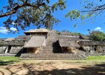 Painted Maya vault lid uncovered In royal palace of Ek’ Balam