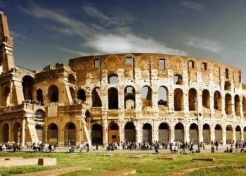 Archaeologists uncover 1,900-year-old snacks and animal bones under the Colosseum.