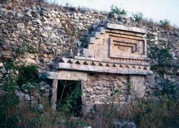 Archaeologists uncover 1,500-year-old palace in Maya city of Kabah in Mexico