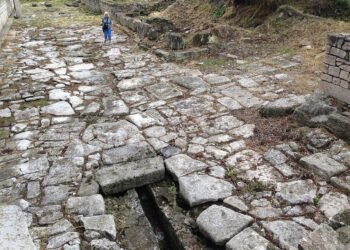 Archaeologists uncover 800 Artifacts and new floor mosaics in Roman town of Marcianopolis in Bulgaria