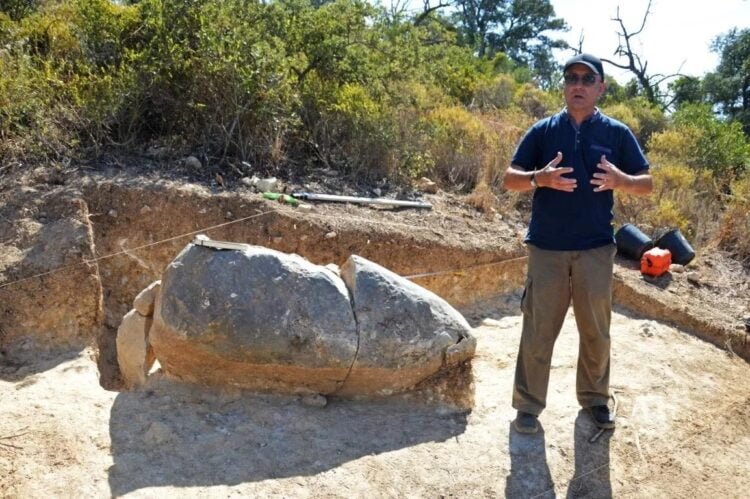 5,500-year-old menhir discovered in São Brás de Alportel, Portugal