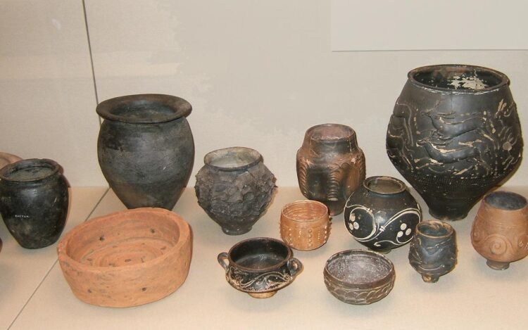 Selection of Roman pottery found in Britain, Romano-British and imported. 1st to 4th centuries CE. British Museum, London. Credit: AgTigress / CC BY-SA 3.0