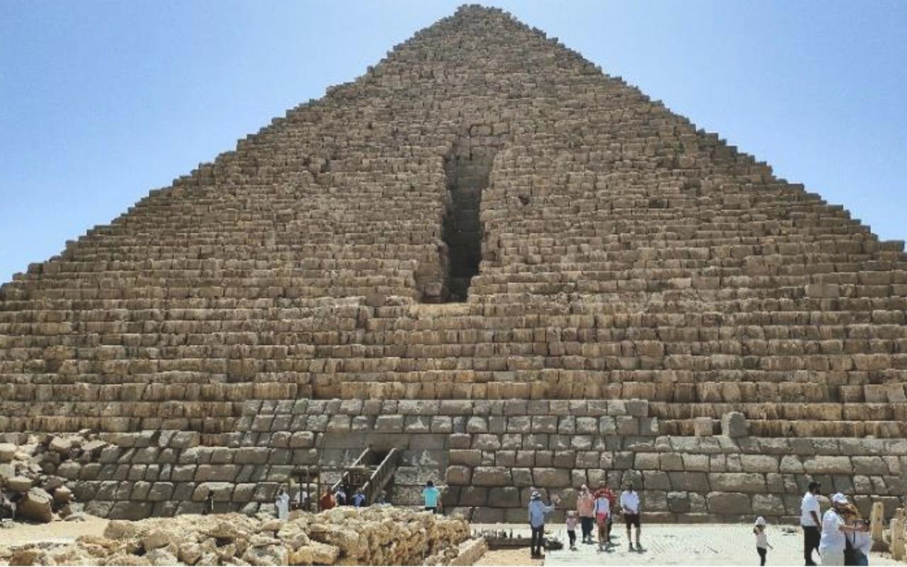 Air-filled anomalies in the Menkaure Pyramid may point to a second entrance