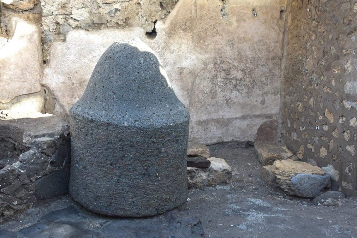 Archaeologists Unearth Bakery Prison For Enslaved People In Pompeii ...