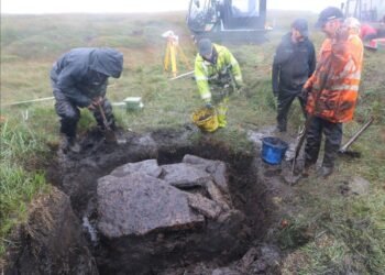 Stunning Bronze Age burial chamber unearthed on Dartmoor