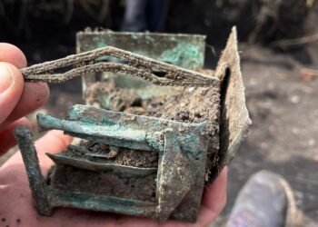 Rare bronze temple-façade box found in Turda reveals life near Legion V Macedonica