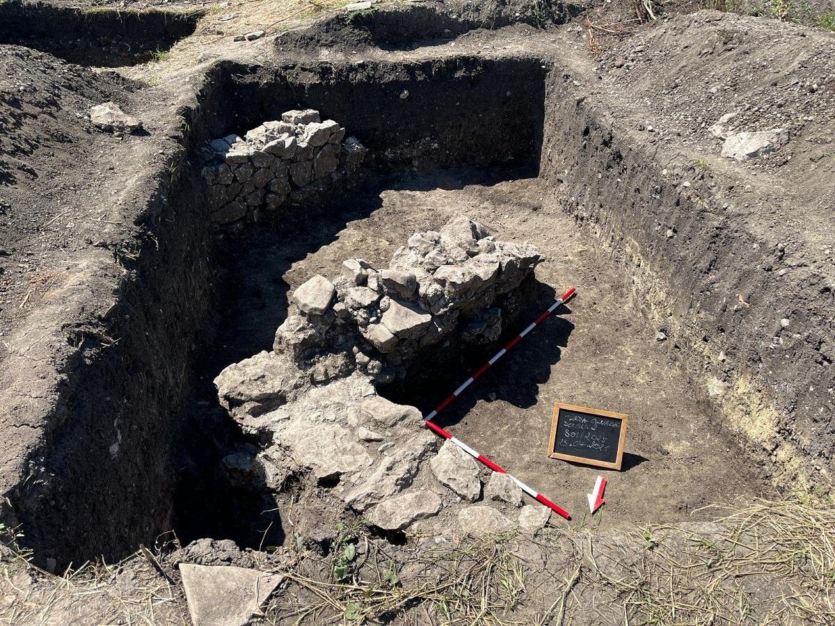 Rare bronze temple-façade box found in Turda reveals life near Legion V Macedonica