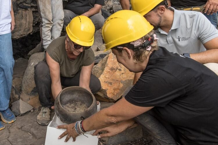Rare 15th-century ceramic vessel found in La Palma from the time of the Castilian conquest