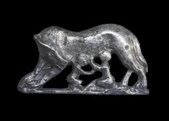 Silver brooch depicting Romulus and Remus found in Valencia
