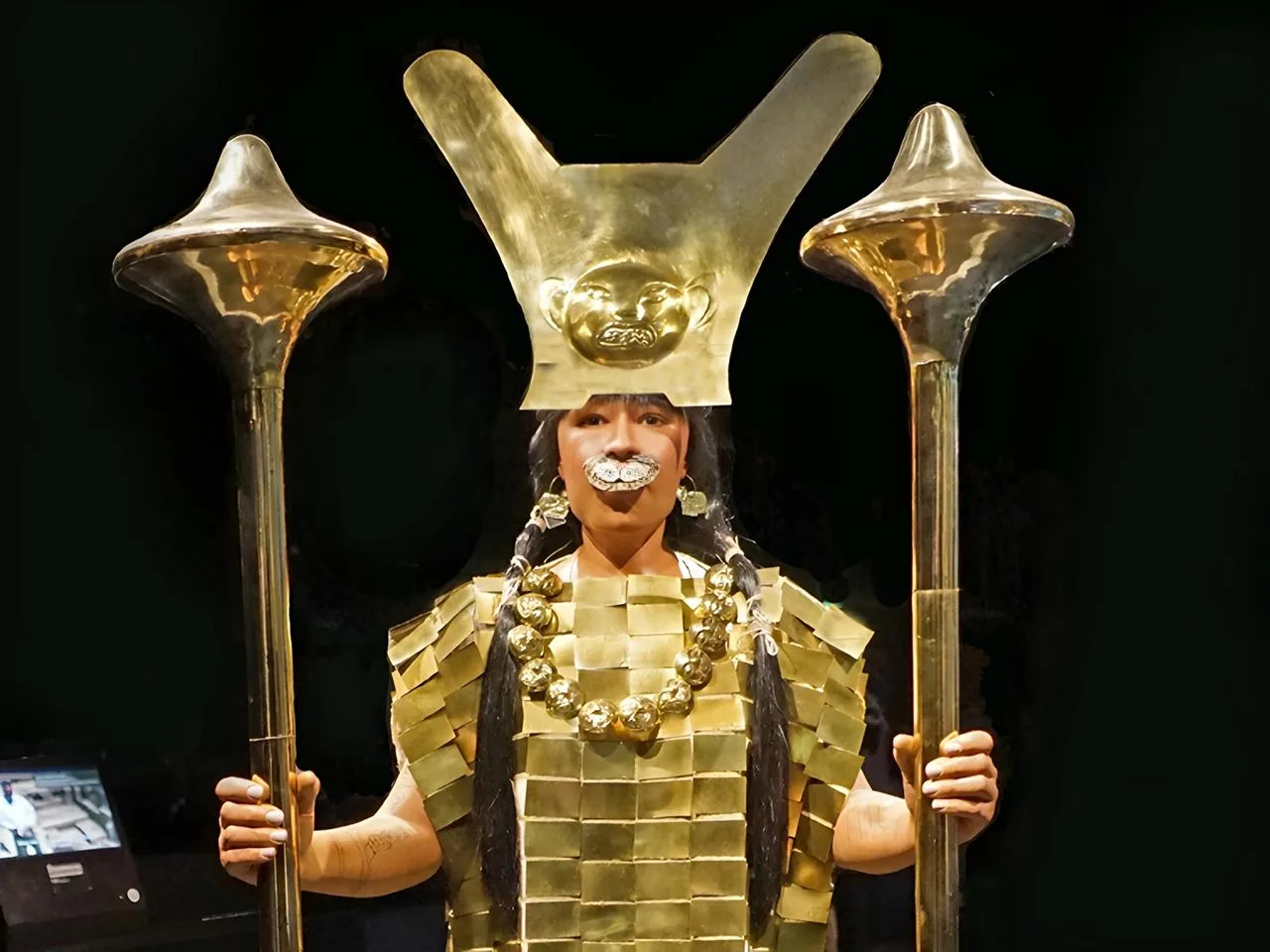Genetic study reveals family sacrifices in 1,500-year-old Moche tomb in Peru