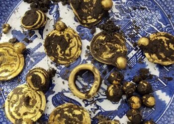 Norwegian metal detectorist discovers gold treasure dating back to the 6th century