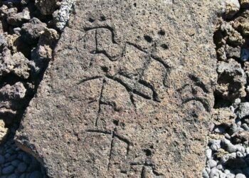 Ancient Hawaiian petroglyphs reemerge on Oahu’s shores after years of being hidden