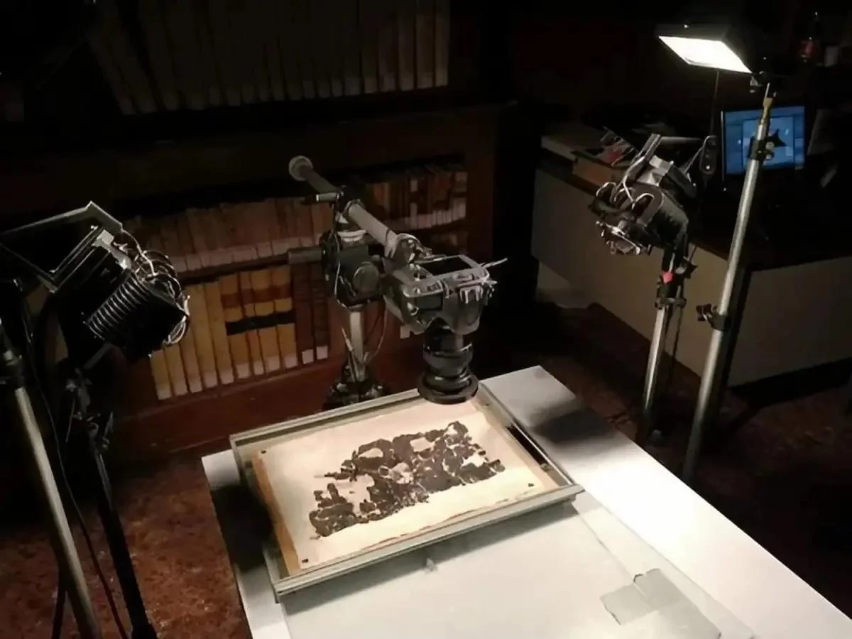 Carbonized Herculaneum papyrus reveals Plato's burial place