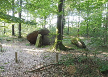 Brittany Neolithic mounds may hide human-shaped stones at the mysterious Coëby cemetery