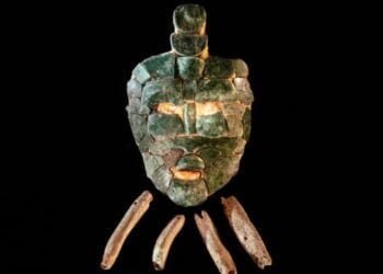A team of researchers has uncovered an intact jade mask in the tomb of a Maya King at the archaeological site of Chochkitam in Guatemala.