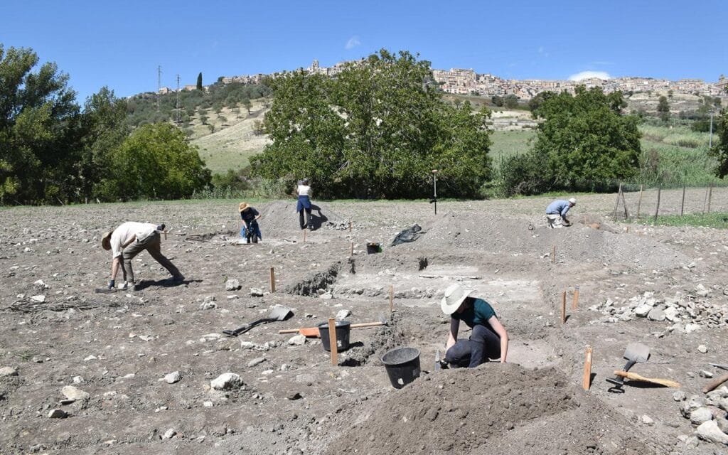 Archaeologists uncover luxury Roman village in southeastern Sicily ...