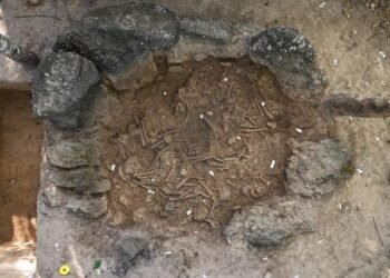 massive jar in Laos contained remains of 37 people, revealing ancient burial rituals and Asian trade links