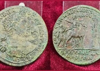 Medallion of emperor Caracalla minted in pergamon and other artifacts found in Bulgaria