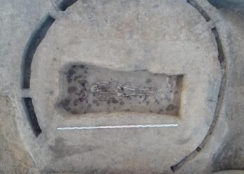 Medieval burials containing battle axes uncovered in Russia