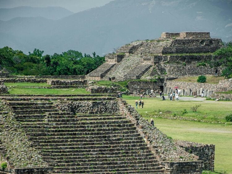 Megathrust earthquakes shaped Teotihuacan's architectural evolution and its decline