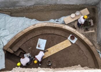 Discovery of military officer’s tomb in Pompeii sheds light on the history of Spain