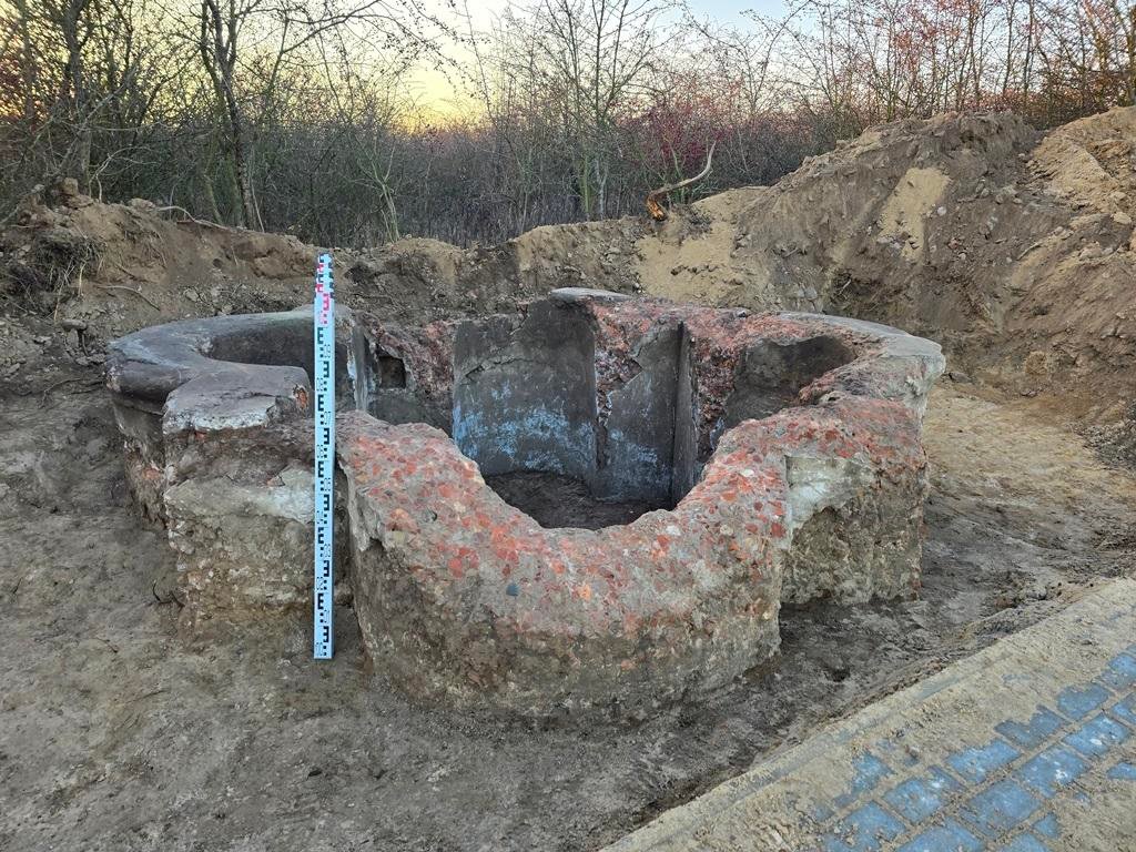 Mysterious moroccan-style fountain discovered in Poland’s Zakroczym