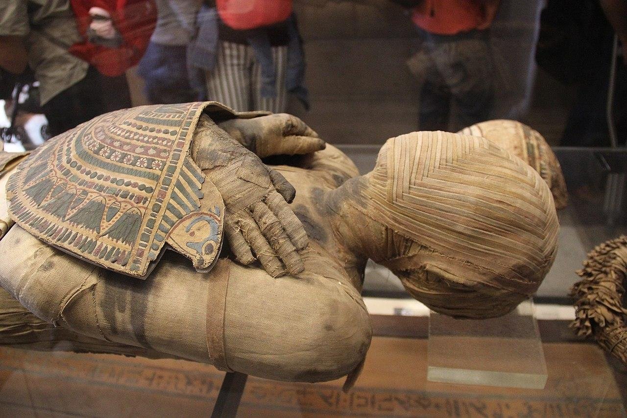 Scents of ancient Egypt: tracing embalming recipes by analyzing air around mummies