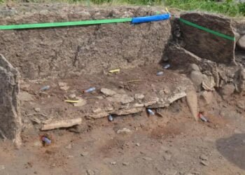 One of oldest stone tombs in Sweden is intact from Neolithic times, but skulls are missing