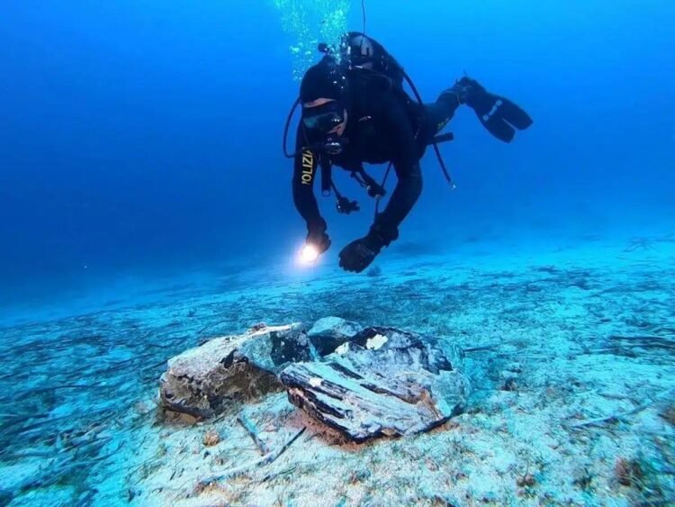 Divers recover chiseled obsidian from Neolithic shipwreck near Italy