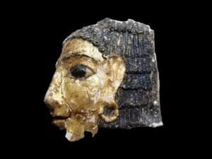 Οι αρχαιολόγοι ανακαλύπτουν πτολεμαϊκούς και ρωμαϊκούς τάφους και τεχνουργήματα στο Al Bahnasa της Αιγύπτου