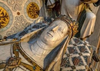 Archaeologists find Queen Elisenda’s remains among 25 medieval skeletons, including individuals with unexplained stab wounds