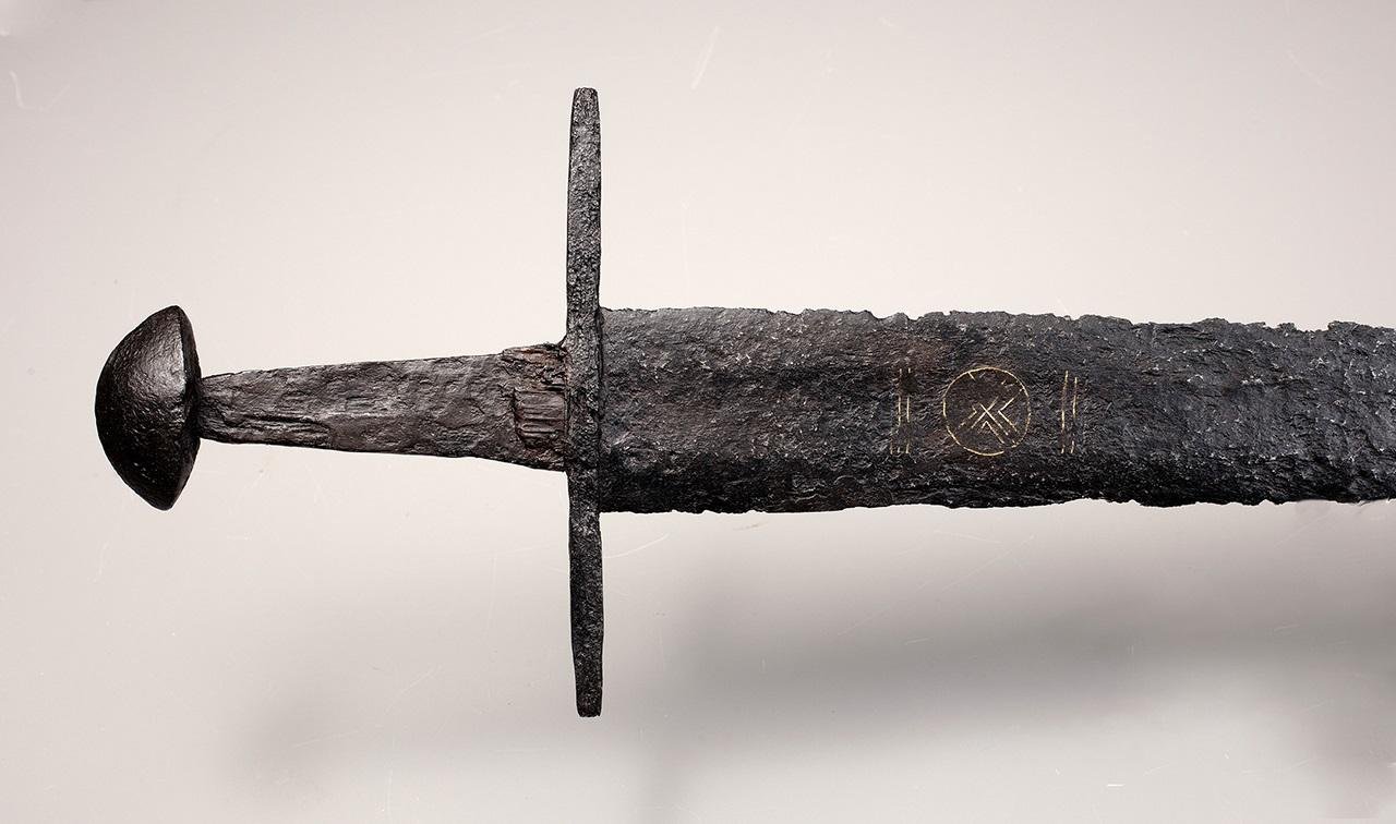 Remarkable 11th-century ritual sword with rare symbolic inlays discovered in Dutch river