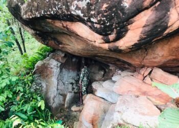 Mysterious cave with ancient rock art unearthed in Thai forest sanctuary. Credit: Department of National Parks