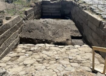 Archaeologists unearth massive ancient Roman basin in Gabii, Italy