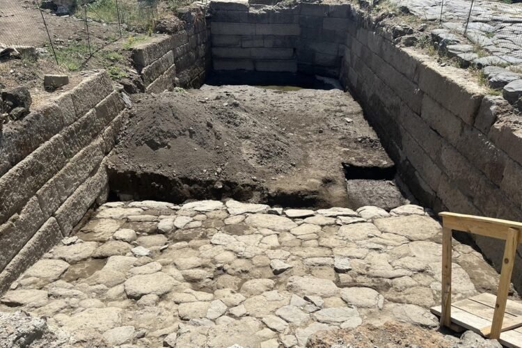 Archaeologists unearth massive ancient Roman basin in Gabii, Italy