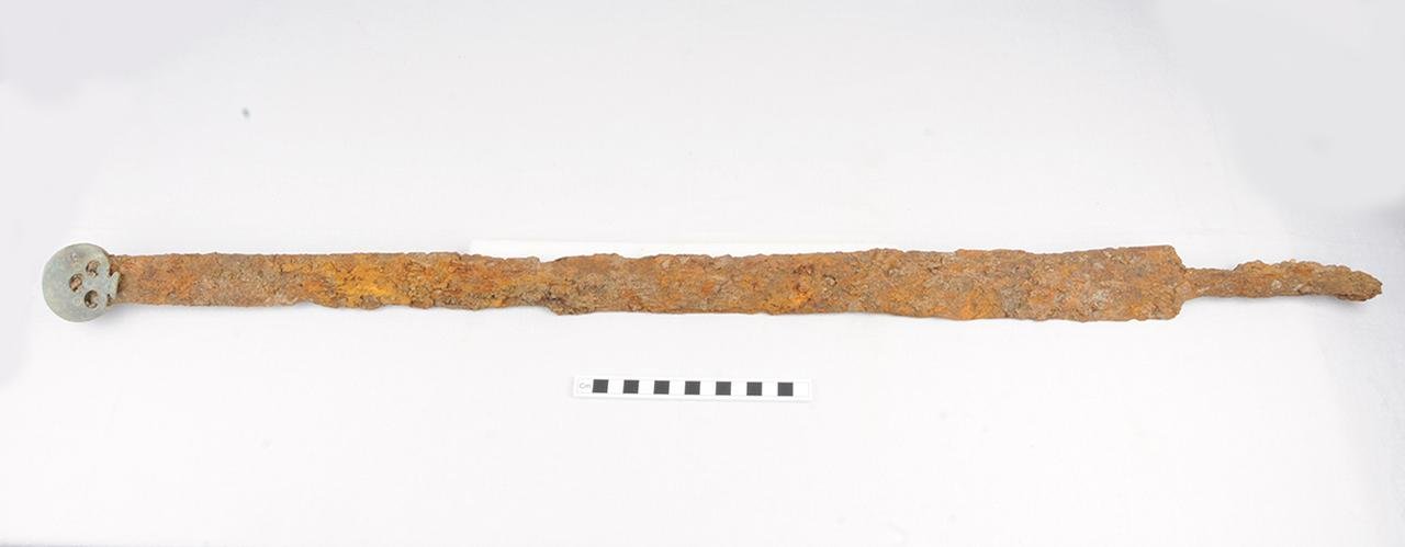 Roman cavalry swords lead to discovery of Iron Age settlement and possible Roman villa in Gloucestershire
