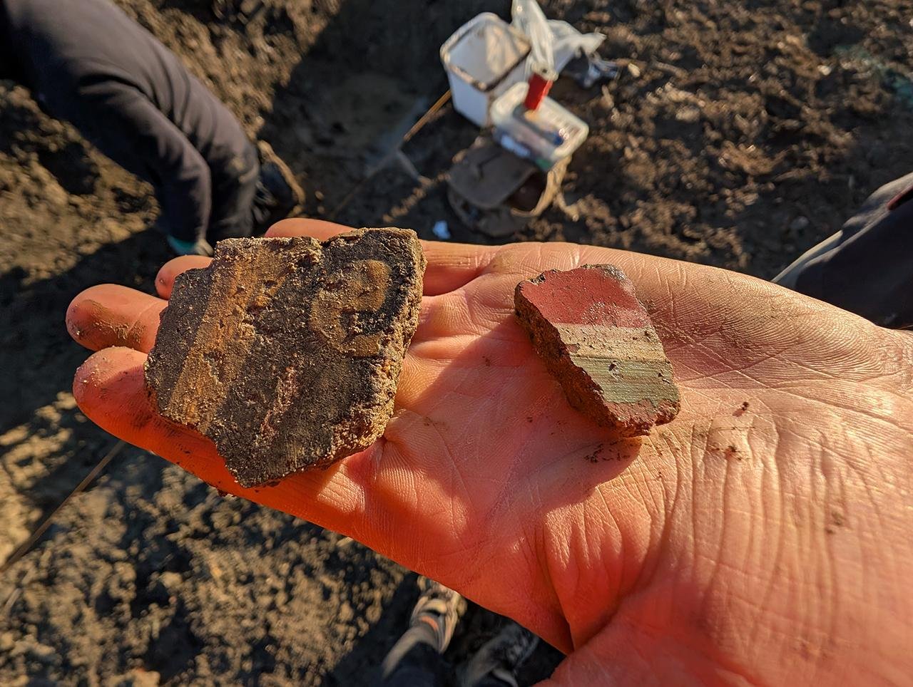 Roman cavalry swords lead to discovery of Iron Age settlement and possible Roman villa in Gloucestershire