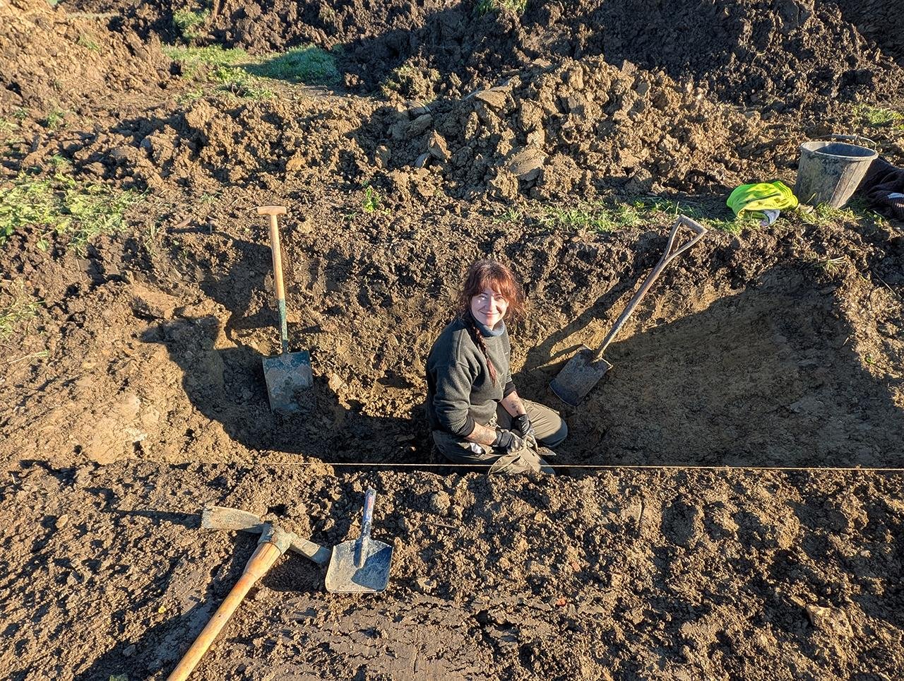 Roman cavalry swords lead to discovery of Iron Age settlement and possible Roman villa in Gloucestershire